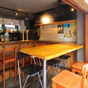 居心地のよいテーブル席は、デートや気の合う仲間との飲み会に最適。温かなおでんや季節の一品を囲んで、肩ひじ張らずに楽しめる時間がここにあります。