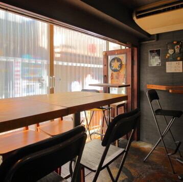 少人数でも貸切可能なアットホーム空間。料理もドリンクも自由度が高く、落ち着いた雰囲気での集まりに最適。10名様より承っております。会社帰りの打ち上げや仲間内のプチ宴会にも◎お気軽にお問い合わせください