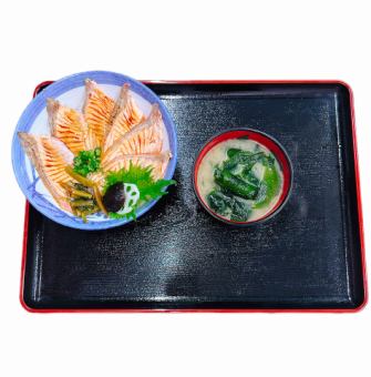 サーモン炙り丼