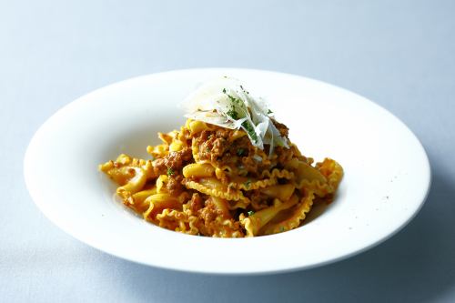 鴨肉と赤ワインのボロネーゼパスタ