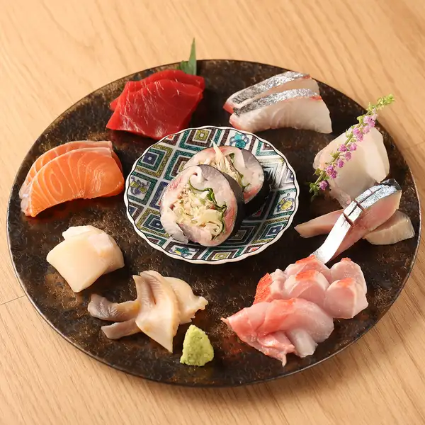 【全国から厳選仕入れ】鮮度抜群で旨味たっぷり!彩り豊かな「お刺身盛り合わせ」