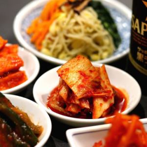 Assorted kimchi 880 yen (excluding tax)