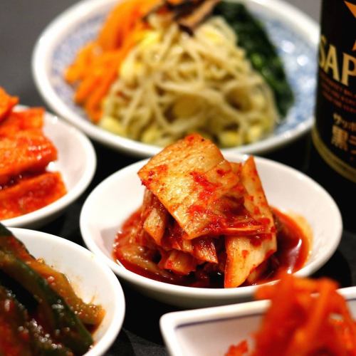 Assorted kimchi 880 yen (excluding tax)