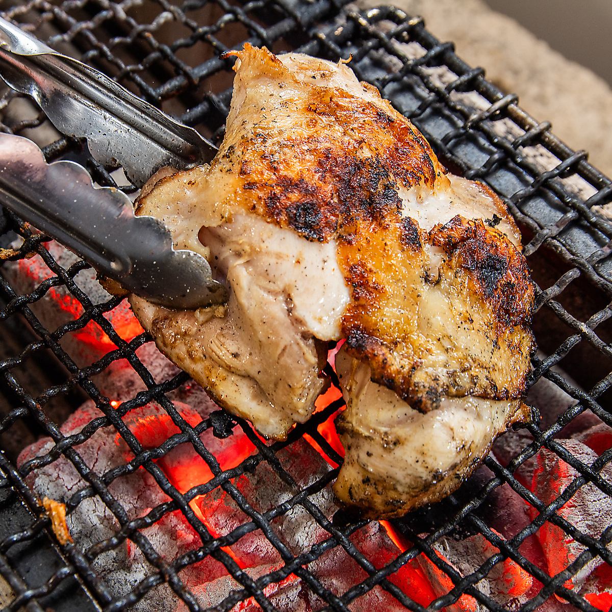 Charcoal-grilled chicken thighs and sesame are extremely filling!
