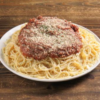 [Super value!] Mega portion! Ezo venison pasta with meat sauce