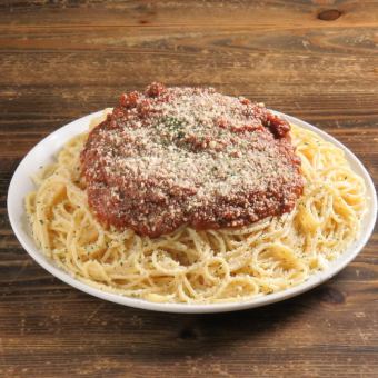 [Super value!] Mega portion! Ezo venison pasta with meat sauce