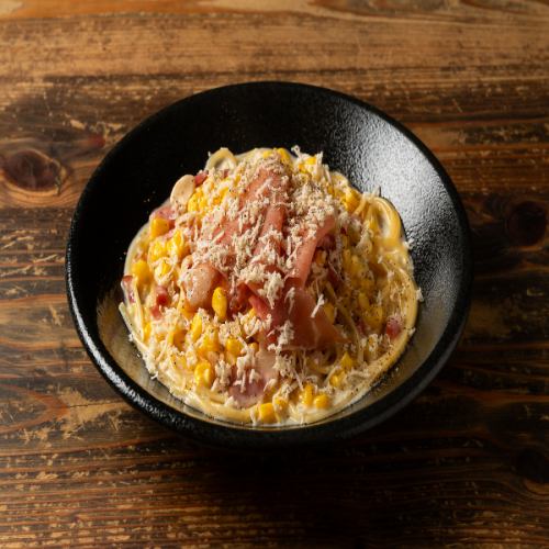 北海道産とうもろこしと生ハム　山わさびのクリームパスタ