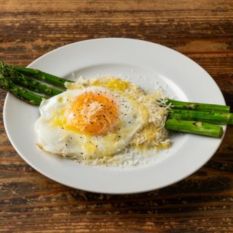 アスパラのロースト トリュフソースと目玉焼き