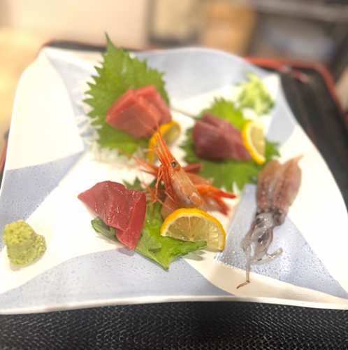 ≪旬の味を堪能！お任せ造り盛り≫税込 1,280円～ 新鮮な刺身を心ゆくまで楽しむ贅沢な一皿！