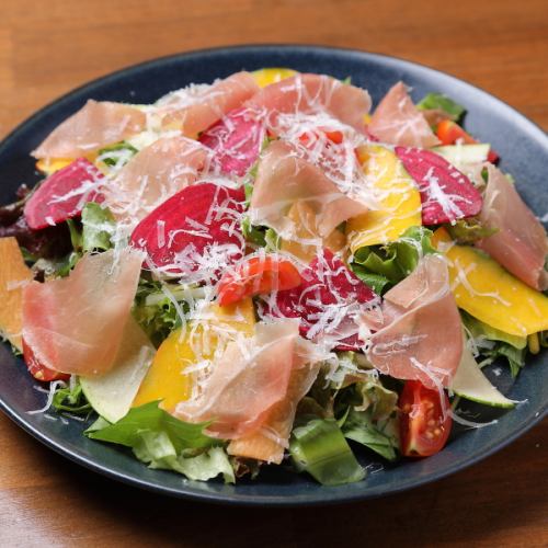 季節の旬の食材をつかった前菜やお野菜をご賞味ください