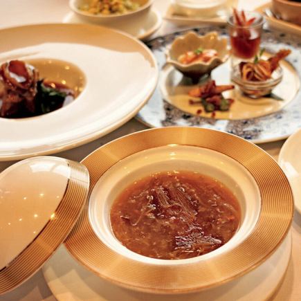 [10,000 yen course] 8 dishes including whole braised shark fin, Peking duck, and giant shrimp with chili sauce