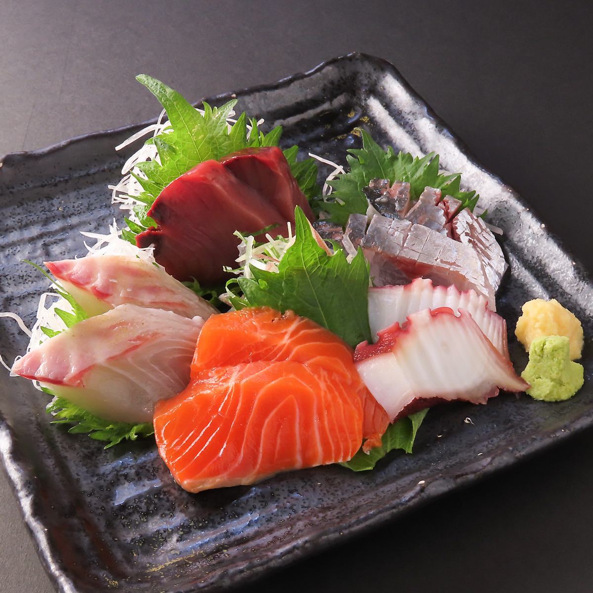 You can also enjoy super fresh seafood, which the owner himself purchases daily.