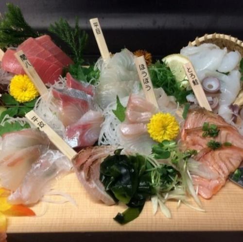 産地直送の旬魚を贅沢に｜本まぐろ入り刺身盛り