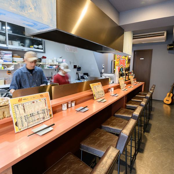 【お一人様歓迎◎】お仕事終わりや一人暮らしの夜ご飯の方もゆっくり食事を楽しめるようにカウンター席をご用意しております！！また、テイクアウトも可能ですので、美味しいたこ焼きをご自宅でお楽しみいただけます！是非、お気軽にご利用ください！