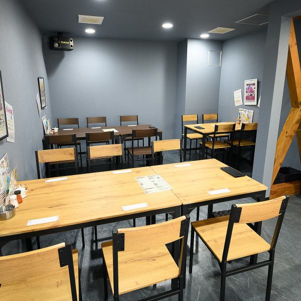 【少人数からの貸切可能】２階フロアは少人数から貸切可能です！「たこ焼き焼き放題」や「宴会コース」「単品飲み放題」など団体様にも利用しやすくなっております♪