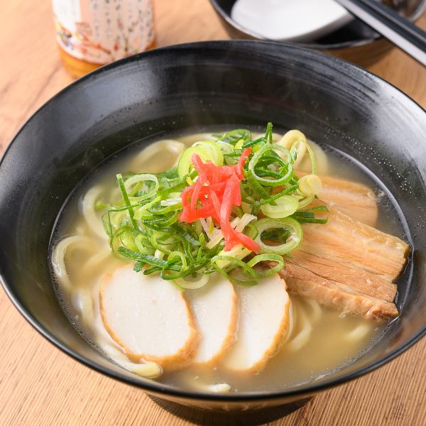 【本場の味を再現◎】本場の味を再現！！「沖縄そば」880円（税込）