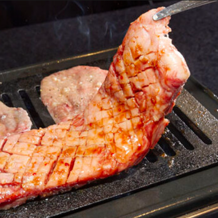 精肉店直送の上質な黒毛和牛を味わう、至福の焼肉体験。