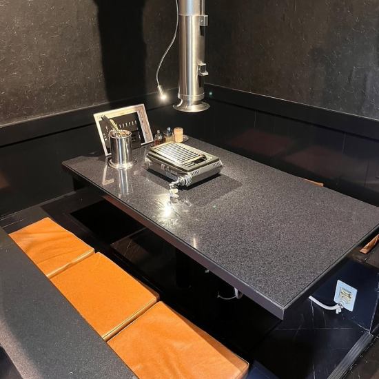 友人や家族とのくつろぎのひとときを演出する人気のテーブル席。