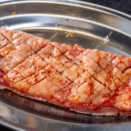 ≪迷ったらこれを頼めば間違いなし！≫鮮度抜群のお肉をセットメニューでお得に楽しむ”焼肉盛り合わせ”