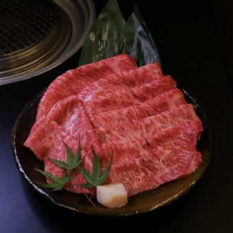 【A5黑毛和牛自助餐。严选寿喜烧/涮涮锅套餐】共5道菜：6,980日元（含税）/1份