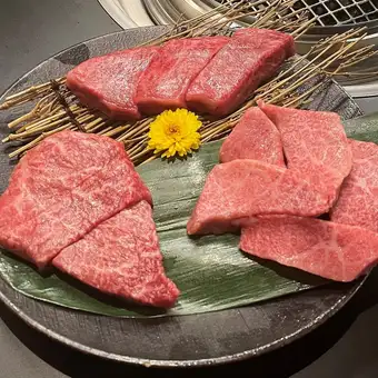【A5黒毛和牛焼肉食べ放題ARASHIコース90分】全60品:7,480円（税込）/1人前