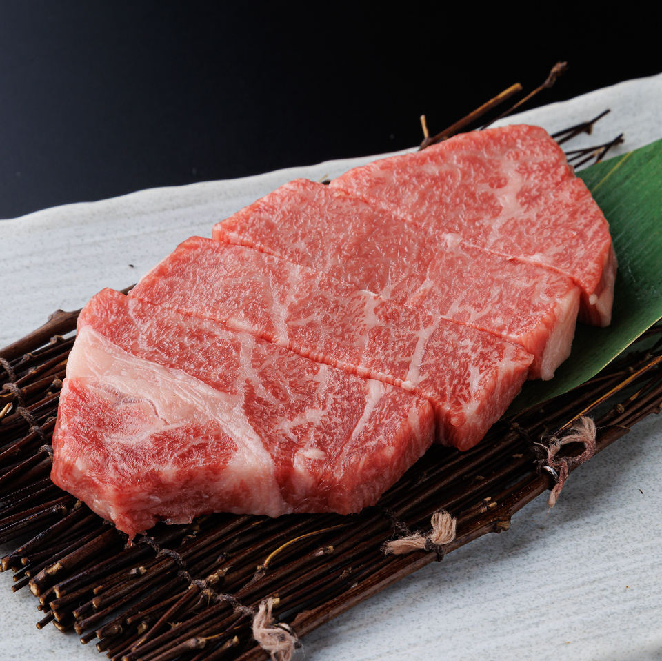 三宮徒歩2分の精肉店直営焼肉店。A5ランクの黒毛和牛が食べ放題。一部単品有