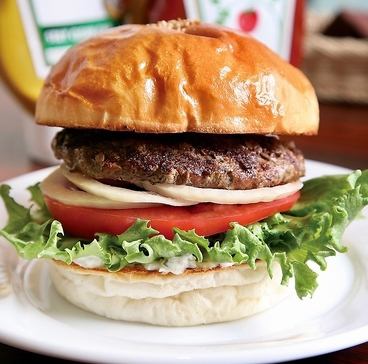 信州牛100%パティとオリジナルバンズ新鮮野菜のハンバーガー
