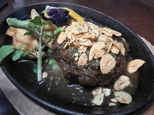 [Classic!] A5 Japanese Black Beef "Garlic Hamburger"