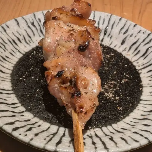 ぼんじり(タレ・塩)/牛タンガーリック串 塩/牛タンガーリック串 チーズ