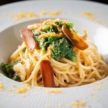 スパゲッティ からすみと春野菜のオイルソース