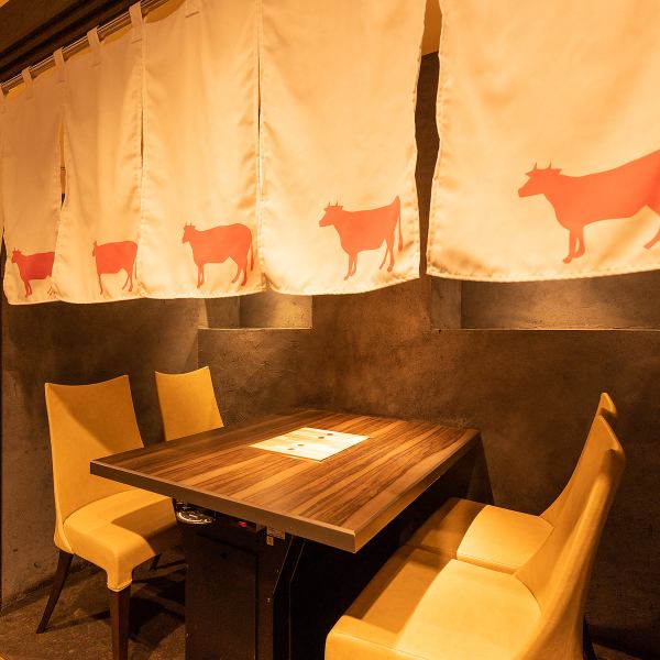[Semi-private table seats] Table seats surrounded by chic concrete walls can accommodate 2 to 4 people.You can easily enjoy domestic wagyu beef on your way home from work or for everyday use because it is a single cow that is purchased at a price that is much lower than the normal market price.