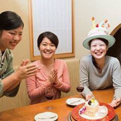 誕生日、結婚祝い等スタッフが心を込めて☆カニ専門店で贅沢に