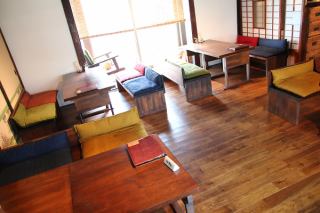 お座敷・縁側の席は全６席