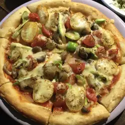 菜園野菜とソーセージのピザ(23cm)