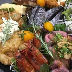 西式开胃拼盘 ☆ 可供 5-6 人享用