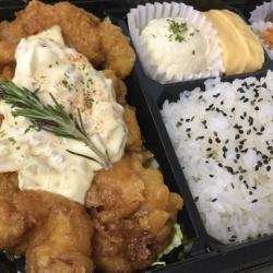 南蛮鸡肉便当（日式炸鸡便当盒），采用国产鸡肉制作
