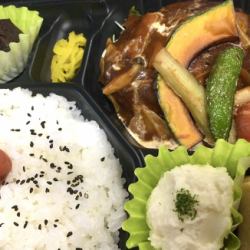 汉堡牛排便当盒配烤奶酪