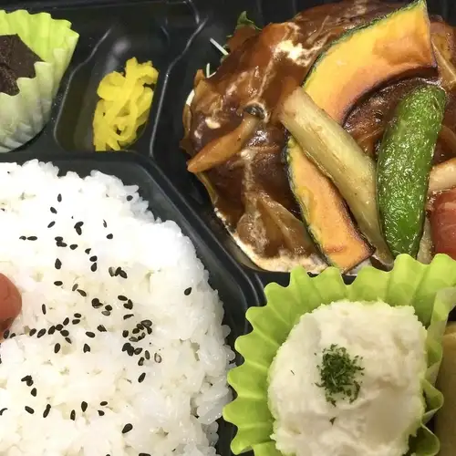 汉堡牛排便当盒配烤奶酪