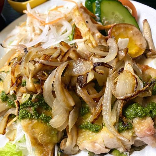ジューシィな国産鶏や地元野菜のメニューが豊富！