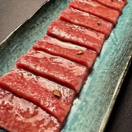 優質生牛肉燒肉，帶有黑松露香氣