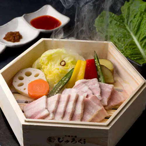 日式和韓式蒸絲綢包子