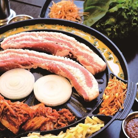 [僅限食物！]鐵板燒菜單共6道菜3,000日元，有五花肉、竹米等4種選擇