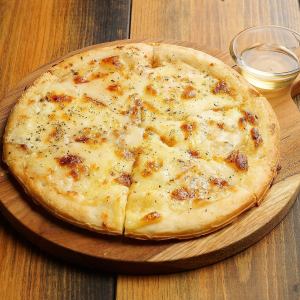 4種のチーズオレガノ PIZZA"OTSUMAMI"