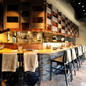 当店ではおひとり様～ご利用いただけるカウンター席をご用意しており、お仕事帰りのサク飲みにもおすすめです。落ち着きのある店内で、美味しい料理と共に、一人時間を楽しみたい方にも最適。また、大切な人との特別な日のディナーにもご利用いただけます。是非、お気軽にご来店ください♪