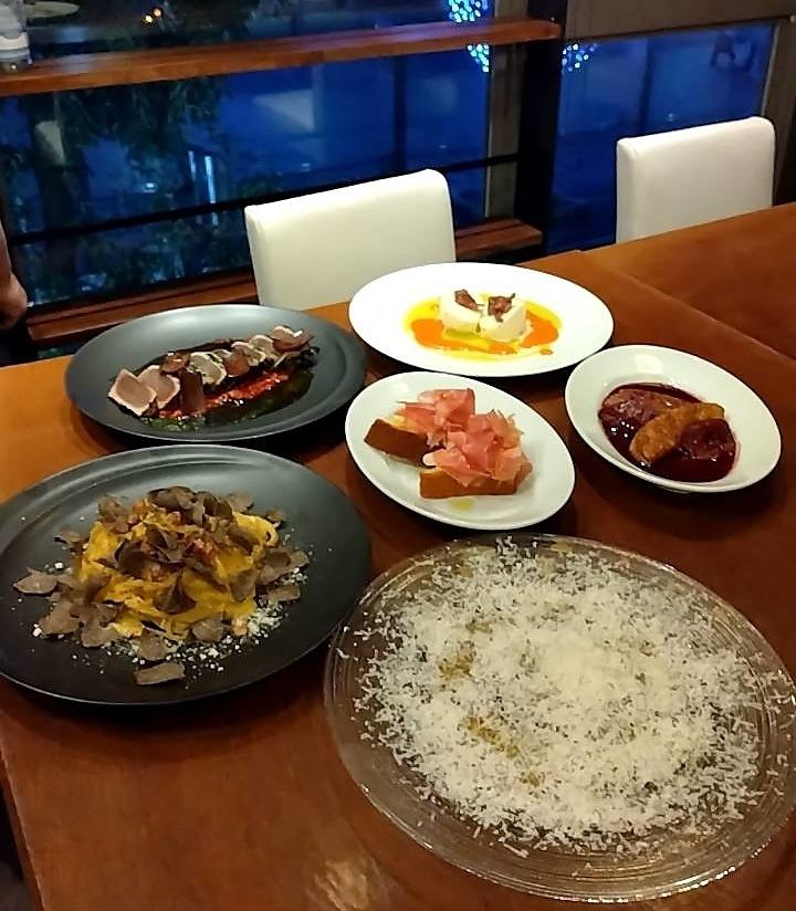 夜はおまかせコース♪チーズとワインをお楽しみください♪