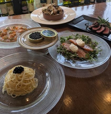 【特別魚子醬套餐】精心挑選的開胃菜、主肉和一罐魚子醬◎在時尚的空間裡體驗與眾不同的體驗。