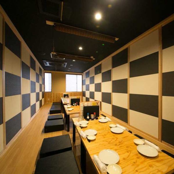 The interior of the restaurant has a warm wooden interior, and there are private rooms with tables and tatami rooms that can accommodate various numbers of people.We have table private rooms for 2 to 4 people, table private rooms for 4 to 6 people, 6 to 12 people, and tatami room private rooms that are perfect for dates.You can enjoy your meal in a private space without worrying about the surroundings.