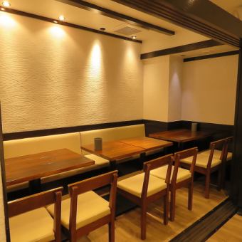 【テーブル席：4名×3卓】（※画像は系列店のものです）