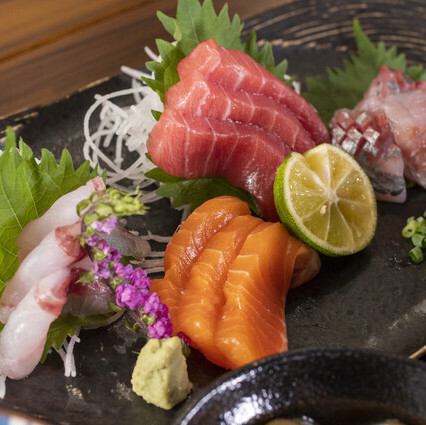 お酒に合わせて楽しめる豊富な逸品料理を