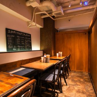 【テーブル席:4名×3卓】